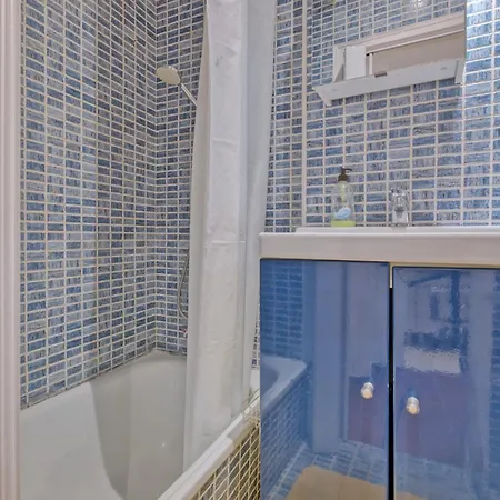 - Bairro Alto * Лиссабон